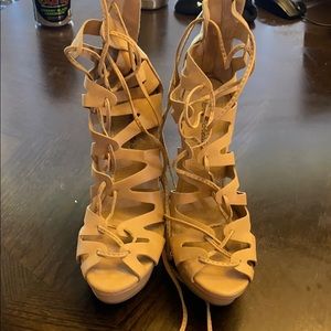 Breckelles Tan wedges